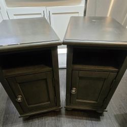 Barilanni Solid Wood 2 - Piece End Table Set