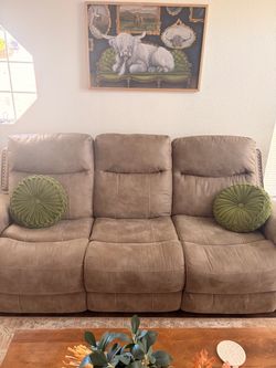 Electric recliner couch