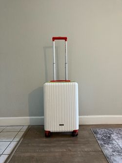 Cute Arturo Calle Carry-On Suitcase 🧳