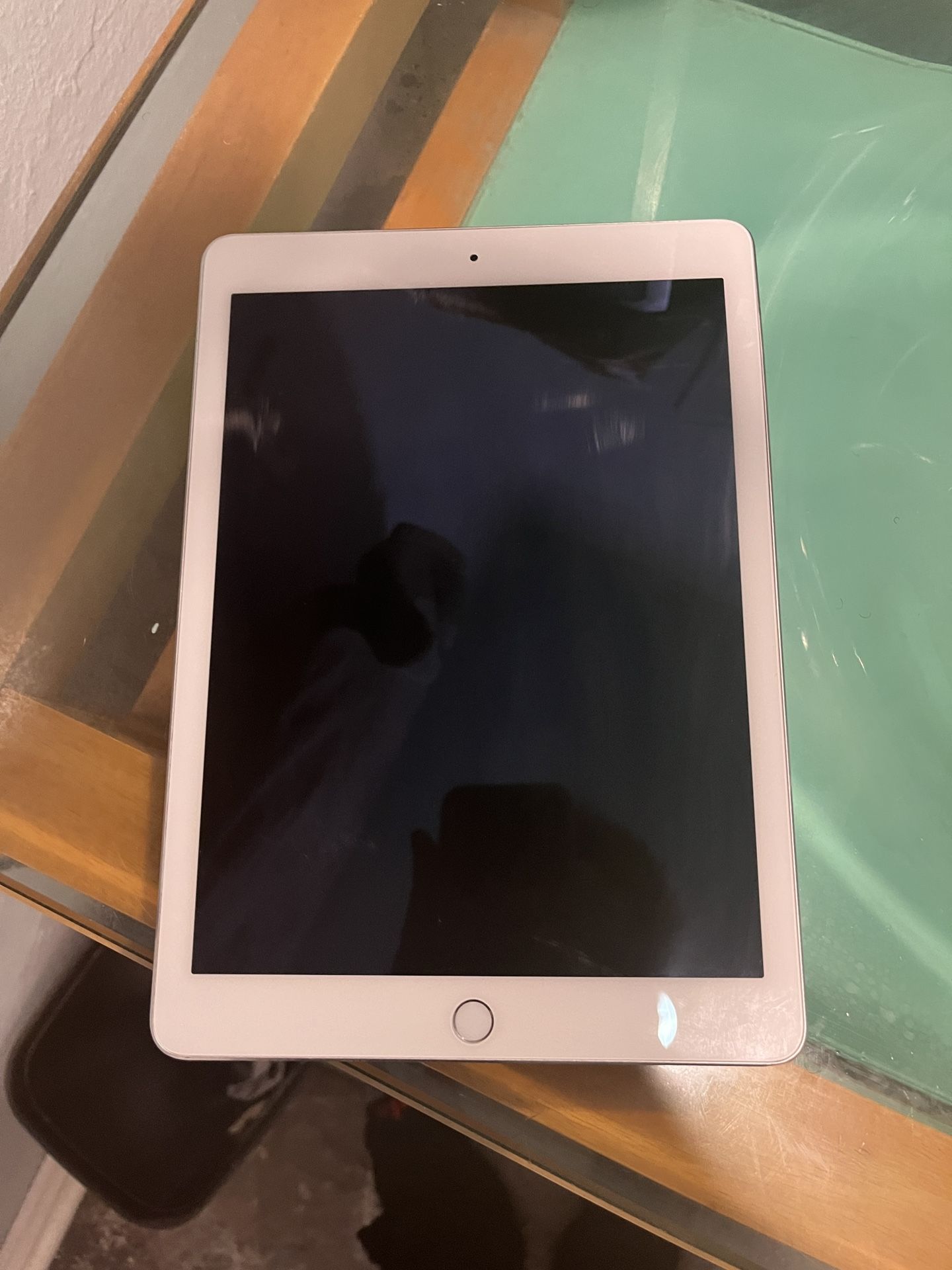 Ipad Air (Willing to Trade)