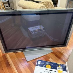 52’ Old Model Flats Creen TV