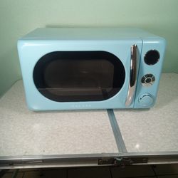 Galanz Retro Microwave Oven LED Lighting Pull Handle Design GLCMKA07BE