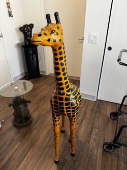 Tall Giraffe