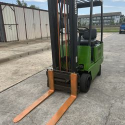 Clark Forklift, 3000lbs 