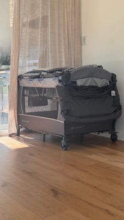 Twins bassinet Baby Trend Lil’ Snooze™ Deluxe III Nursery Center® Playard for Twins, Cozy Grey