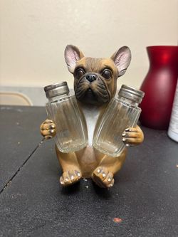 Pug hugging salt shaker