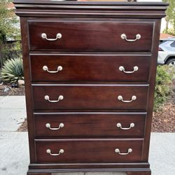 Solid Wood 6 Drawer Dresser Chest of Drawers Furniture Great Condition 