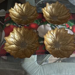 Set Of 4 Poinsettia Bowls. Can Bd Used For Decoration And Eat. 