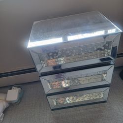 Mirrored 3 Drawer Dresser