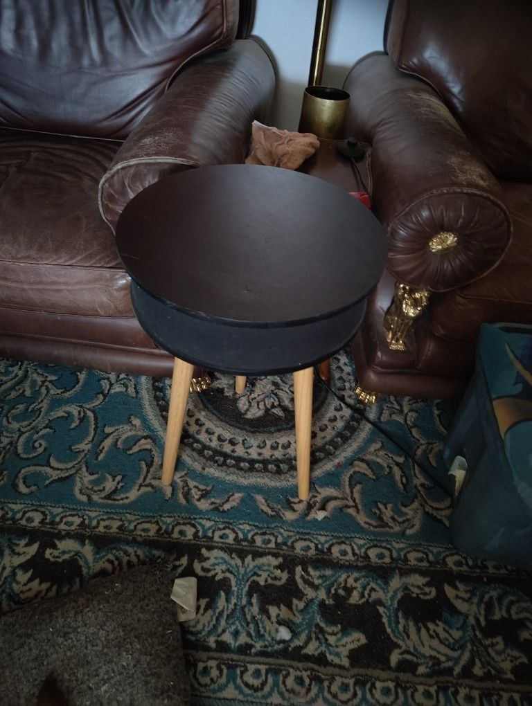 Bluetooth Speaker Table With Charging Capabilities For iPhone Magnet