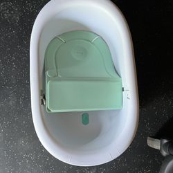 Frida Baby Bath With Newborn Insert 