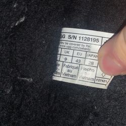Men Uggs Size 10