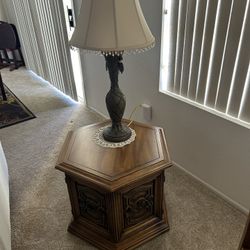 Very Nice Lamp End Table