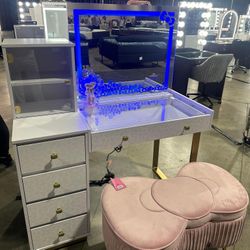 Hello Kitty Vanity Set