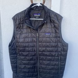 Men's Black Patagonia Nano Puff Vest (Large)