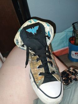 Wonder Woman Converse 