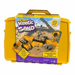 Kinetic Sand, Construction Site Folding Sandbox with 2lbs Play Sand & Toy Truck