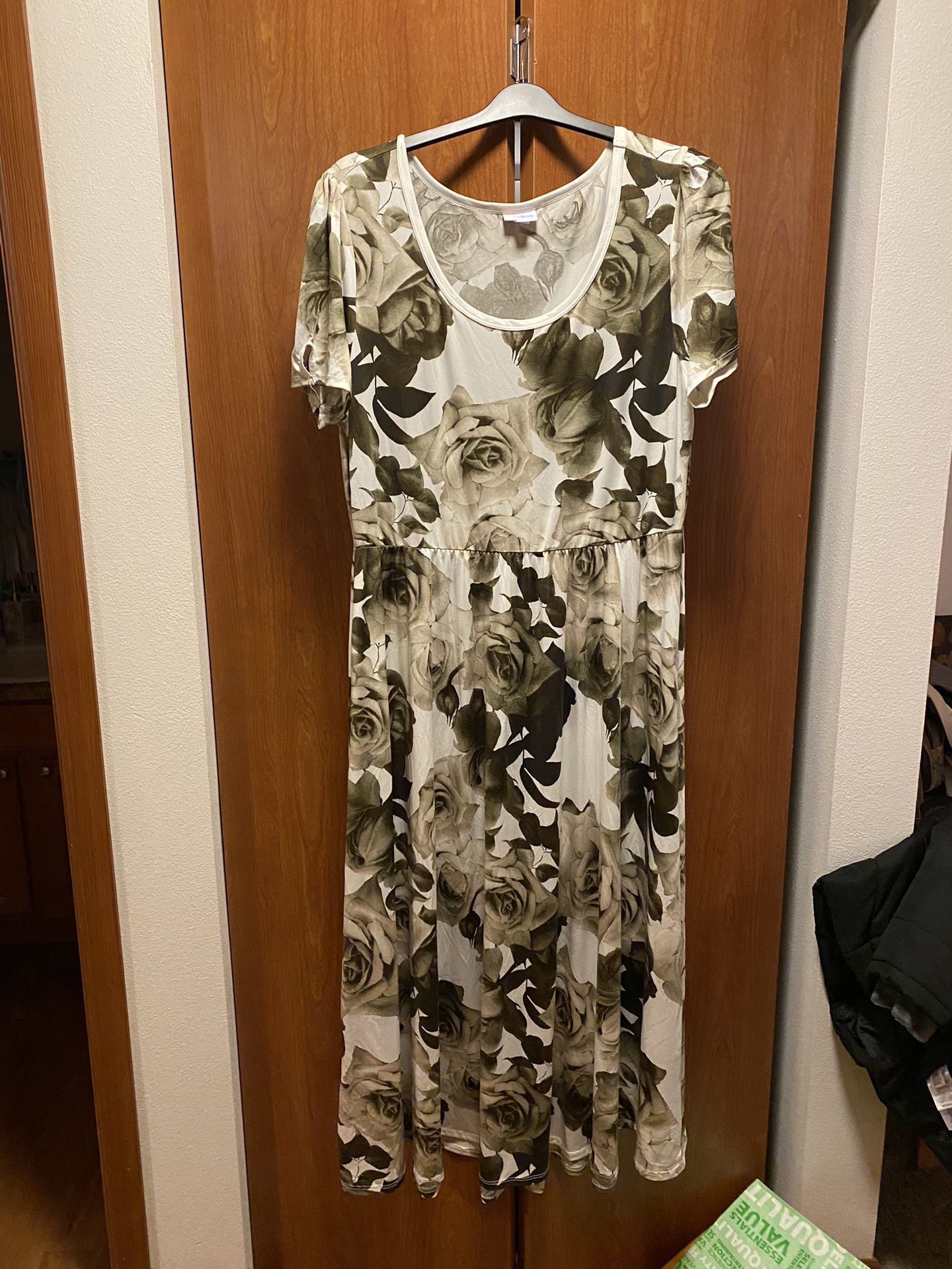 LuLaRoe Short Sleeved Maxi  Dress 2XL