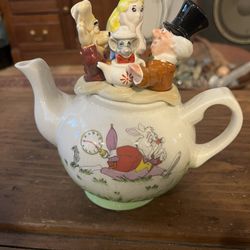 Walt Disney Alice in Wonderland Tea Pot