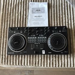 BRAND NEW DDJ-REV1 Pioneer Serato DJ Controller 