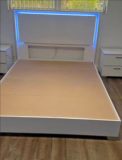 Cama king mesitas