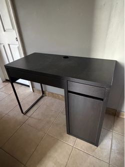 black Desk