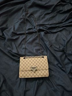 Women’s cross body purse