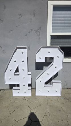 Numbers with lights 4&2
