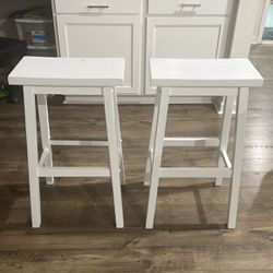 White Stools/chairs