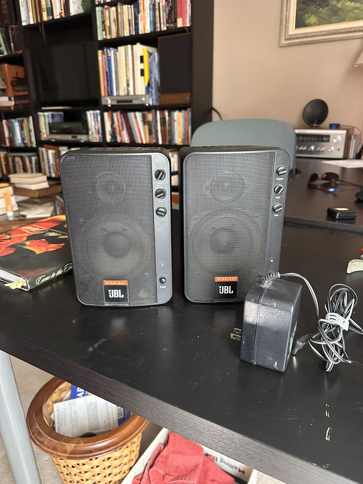 JBL Wireless WRK1000 Sound System Pair of Portable Speakers with Power Supply