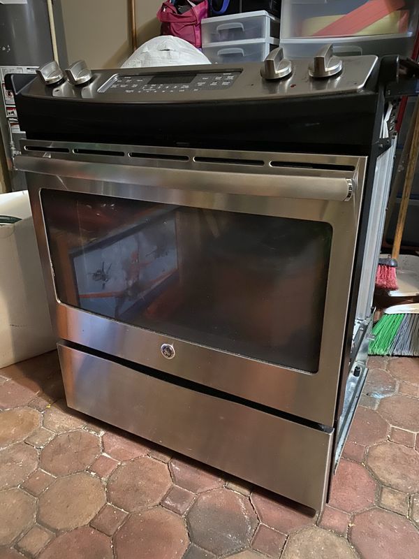 General Electric glass top stove and oven. for Sale in Miami Gardens