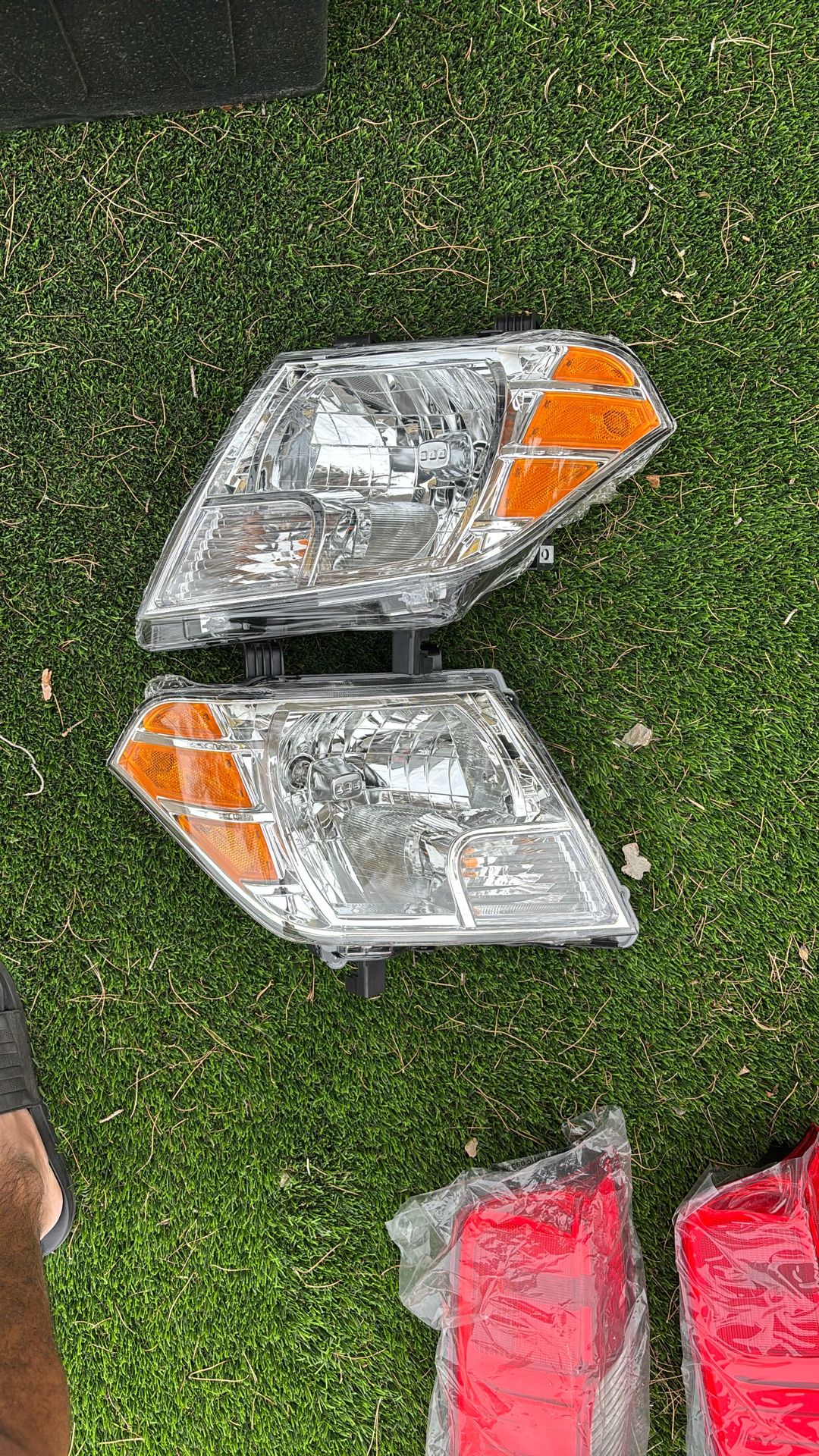 2019 NISSAN FRONTIER HEADLIGHTS