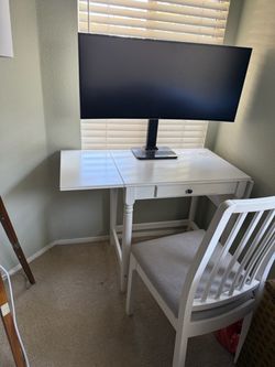 White desk/sewing table