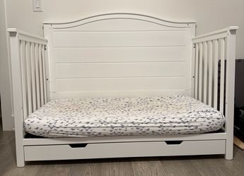 White Convertible Baby Crib with Drawer