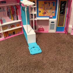 Barbie Closet & Barbie Restaurant 