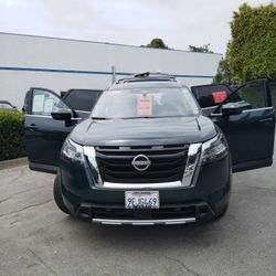 2023 Nissan Pathfinder SL 