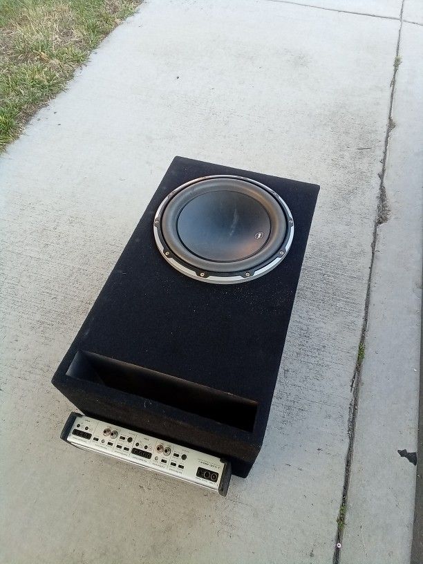 JL Audio 12W6v3-D4 Sub & JL Audio 300 4v2 Amplifier