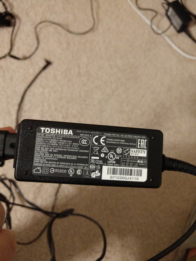 Toshiba AC/DC Adapter power supply for select laptops-PA5192U-1ACA