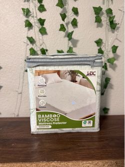 🛏️ Queen Bamboo Viscose Waterproof Mattress Protector – Brand New