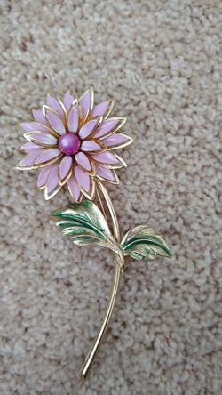 Floral brooch