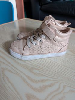 Girls Size 13 Sneakers Shoes - Everett, WA