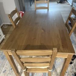 Table With 4 Chairs. 