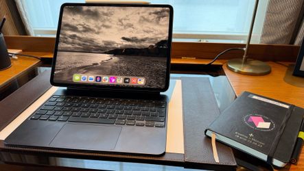 iPad pro 13 M4 256gb with apple magic  keyboard and  apple pencil pro