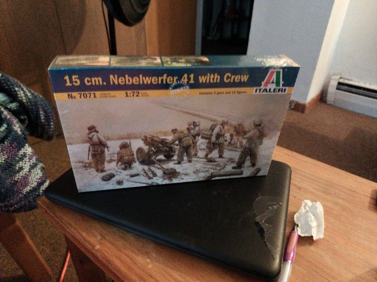 Model Kit WW2 15 cm. Nebelwerfer 41 With Crew