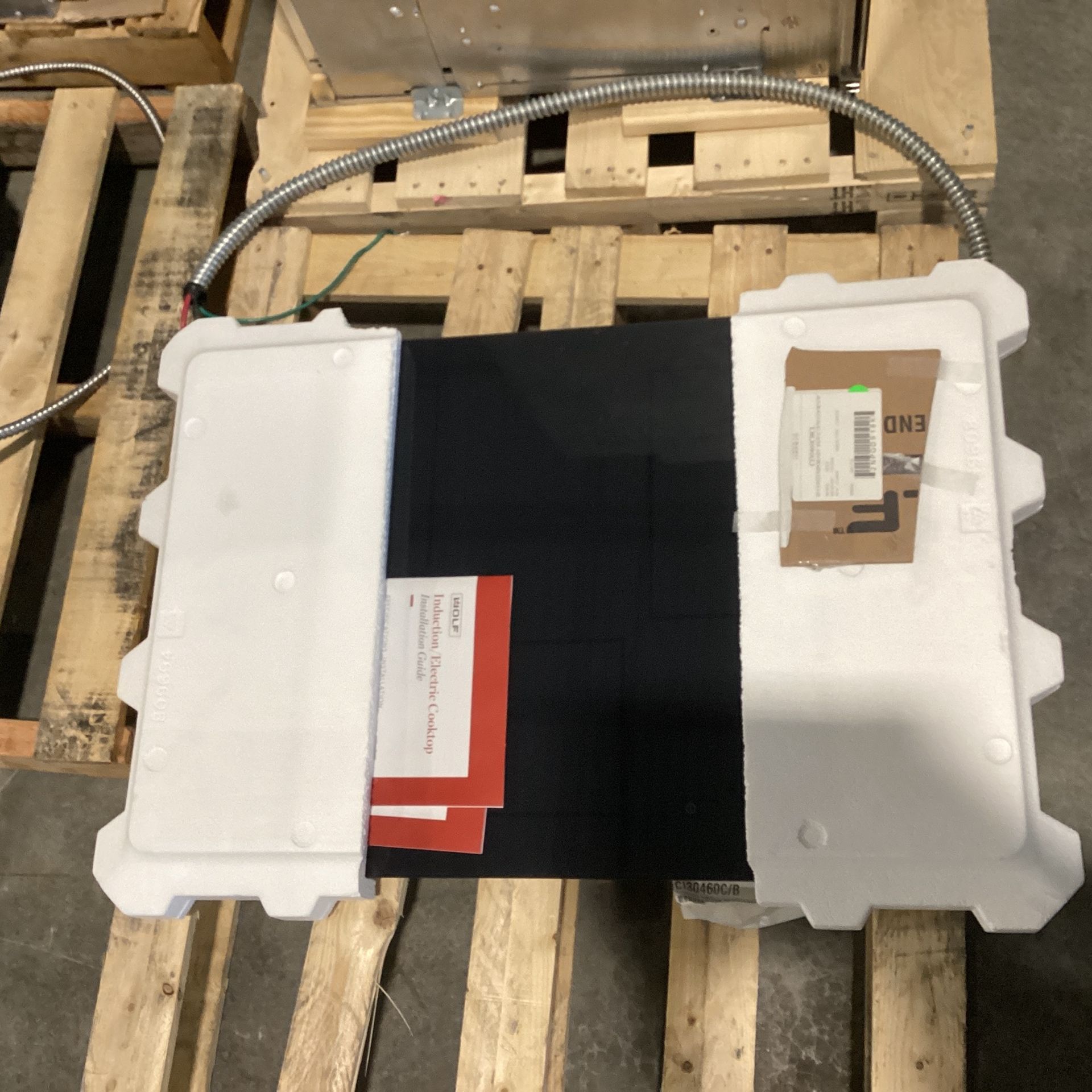 Wolf 30 Inch Induction Cooktop 4 Burners Black Glass