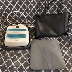 Cricut Easypress W/ Heat Pad And Free Carry Bag