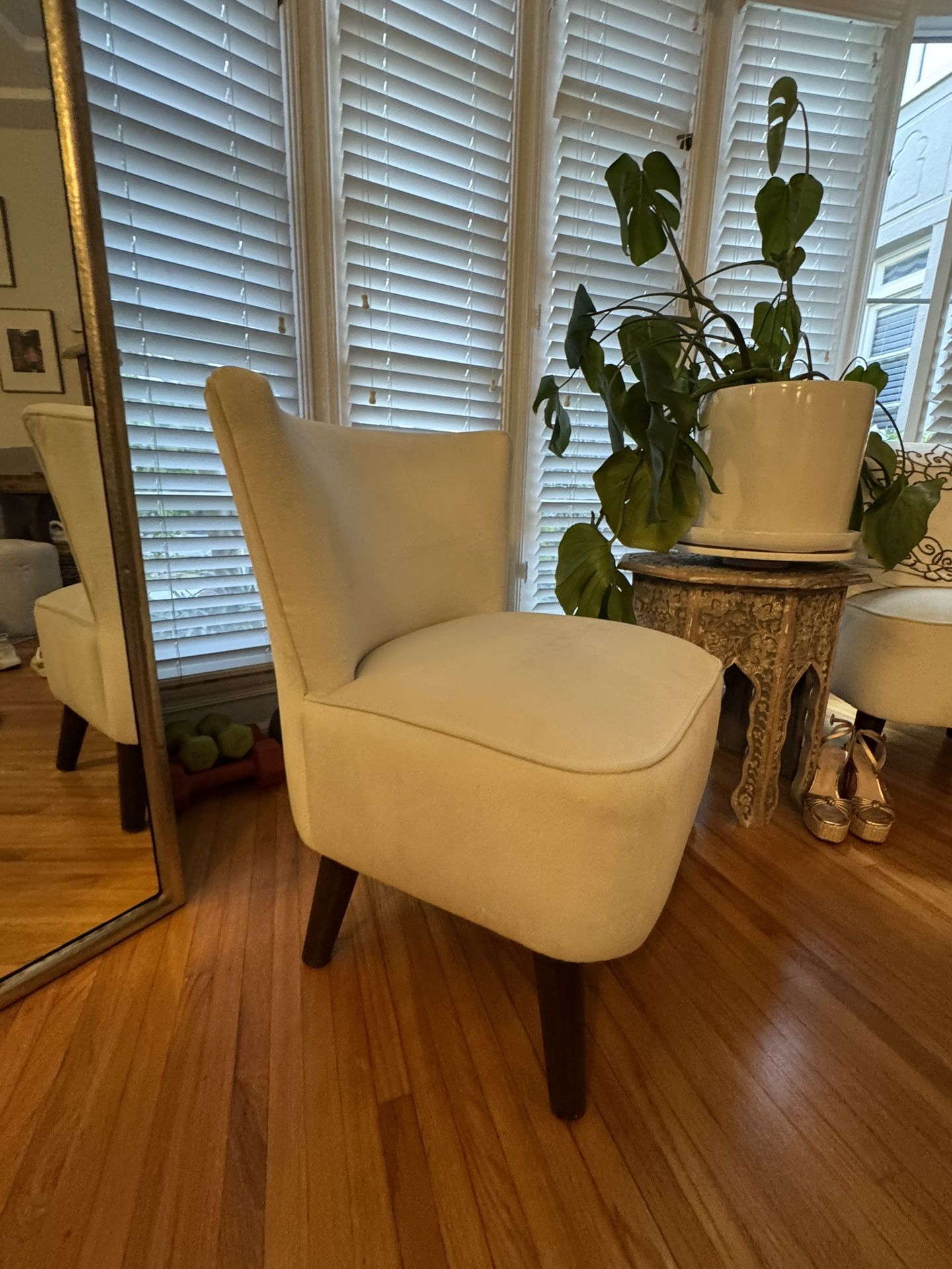 Velvet Beige Chair 2