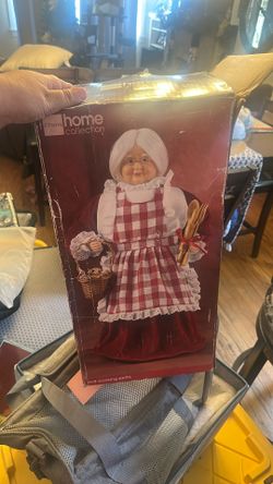 Mrs Cooking Santa