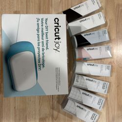 Cricut Joy Machine & Vinyl Bundle (Brand New)