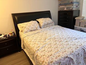 Queen size bedroom set